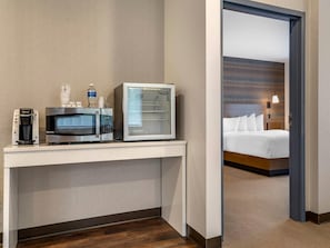 Premium bedding, pillow-top beds, in-room safe, desk - The Cranberry, an Ascend Collection Hotel (Morgantown)