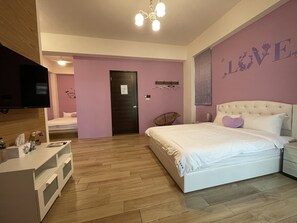 Quadruple Room | Desk, free WiFi, bed sheets