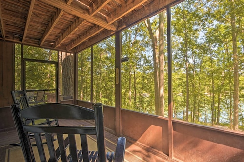 Lake Hartwell Home w/ Dock < 10 Miles to Clemson!