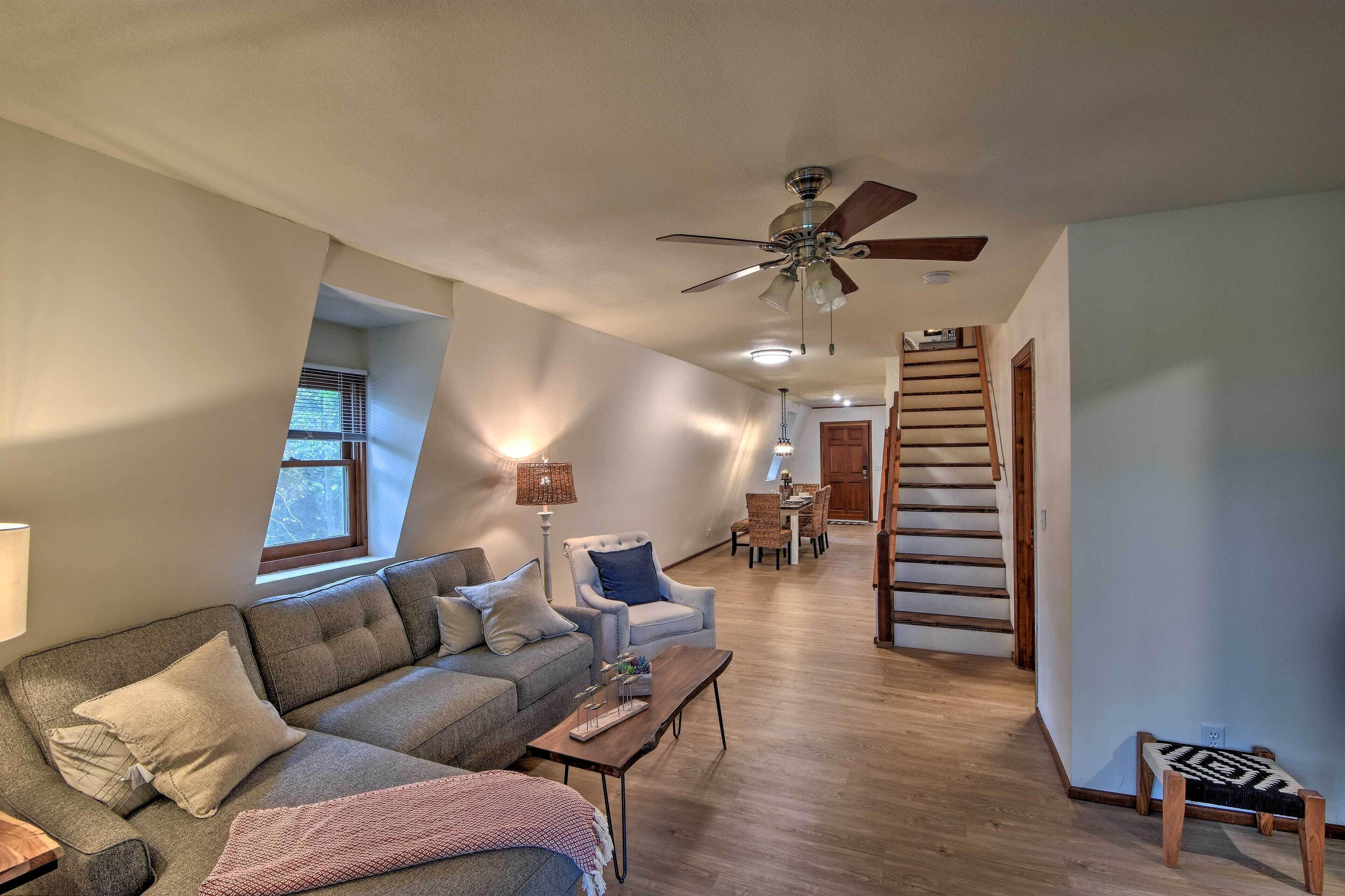 Lake Hartwell Home w/ Dock < 10 Miles to Clemson!