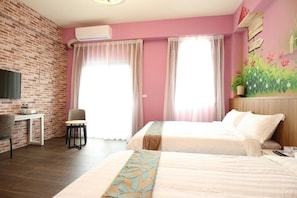 Desk, soundproofing, free WiFi, bed sheets - Mushroom 30 (Taitung)
