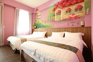 Habitación cuádruple, vistas a la montaña | 1 dormitorio, escritorio, sistema de insonorización y wifi gratis