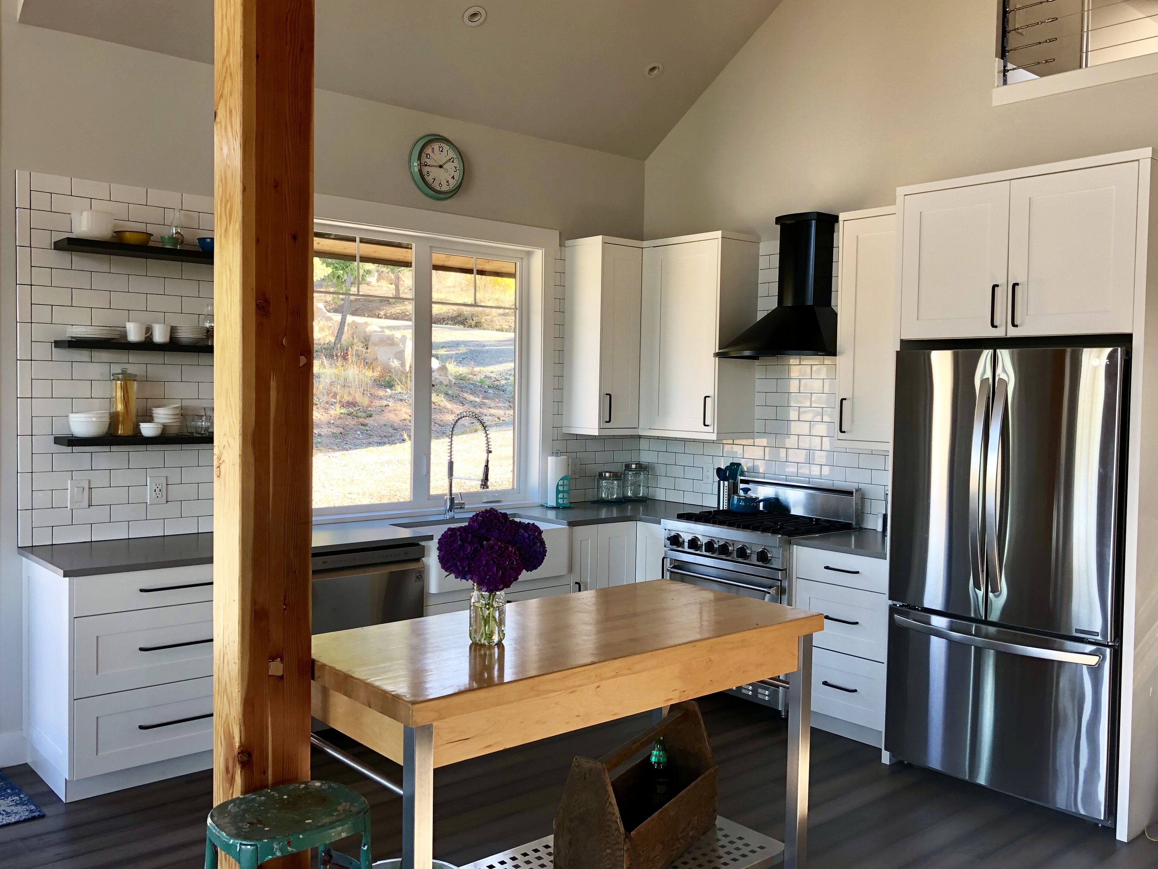 House with a View, Hot Tub, Great for Kids and Outdoor Activities