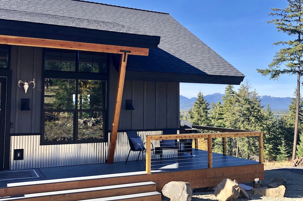 House with a View, Hot Tub, Great for Kids and Outdoor Activities