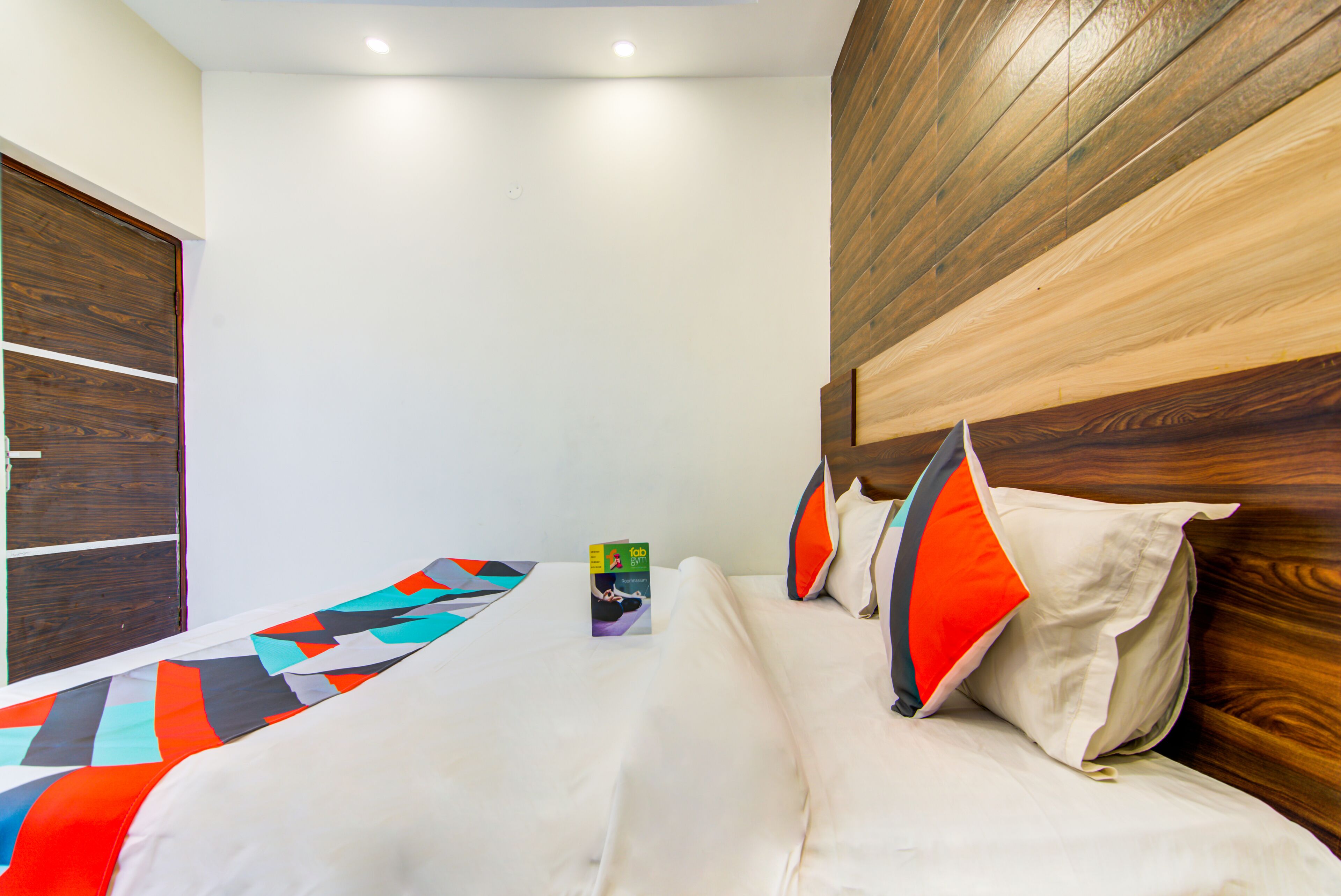 deluxe room | desk, free wifi