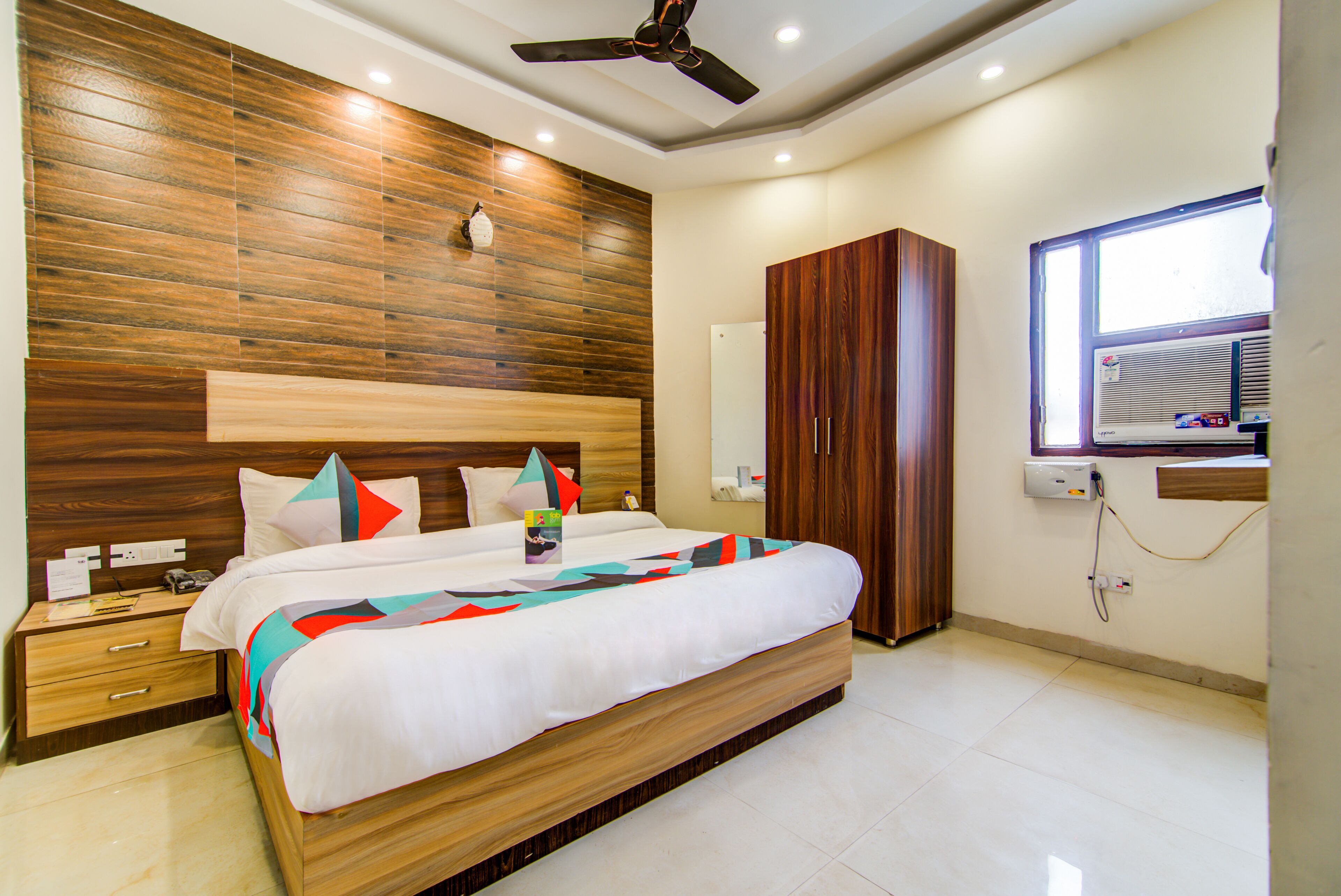 deluxe room | desk, free wifi