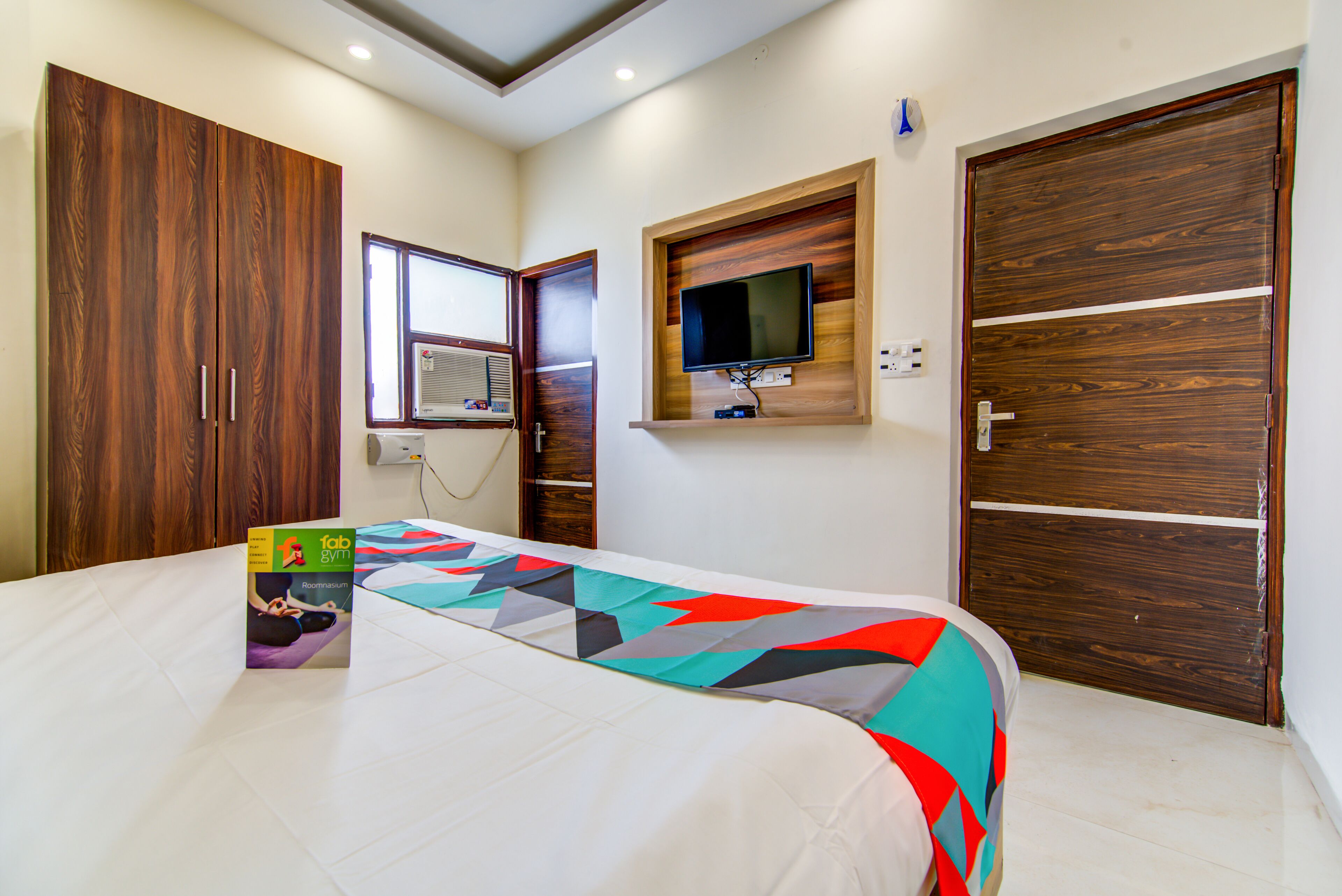 deluxe room | desk, free wifi