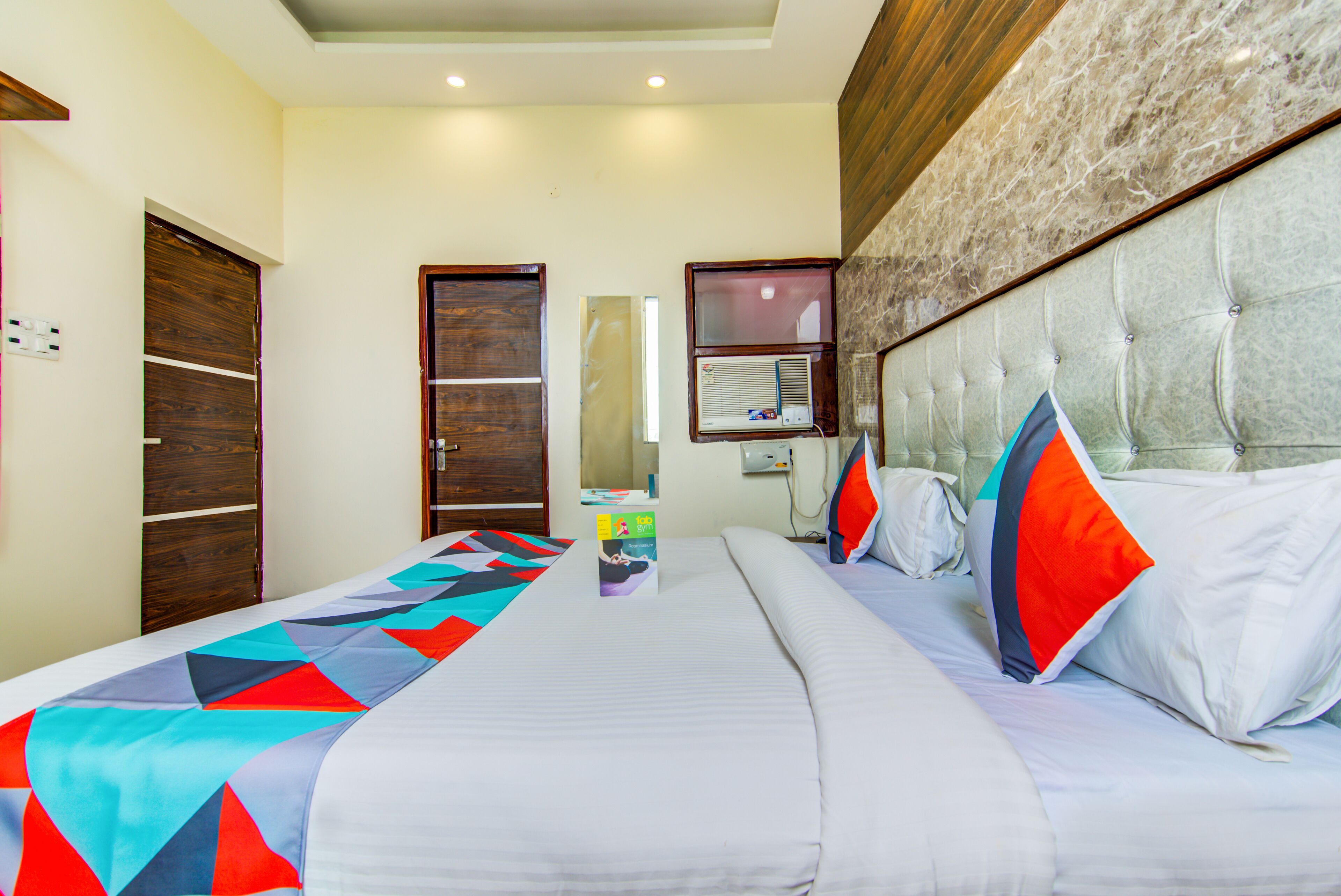 deluxe room | desk, free wifi