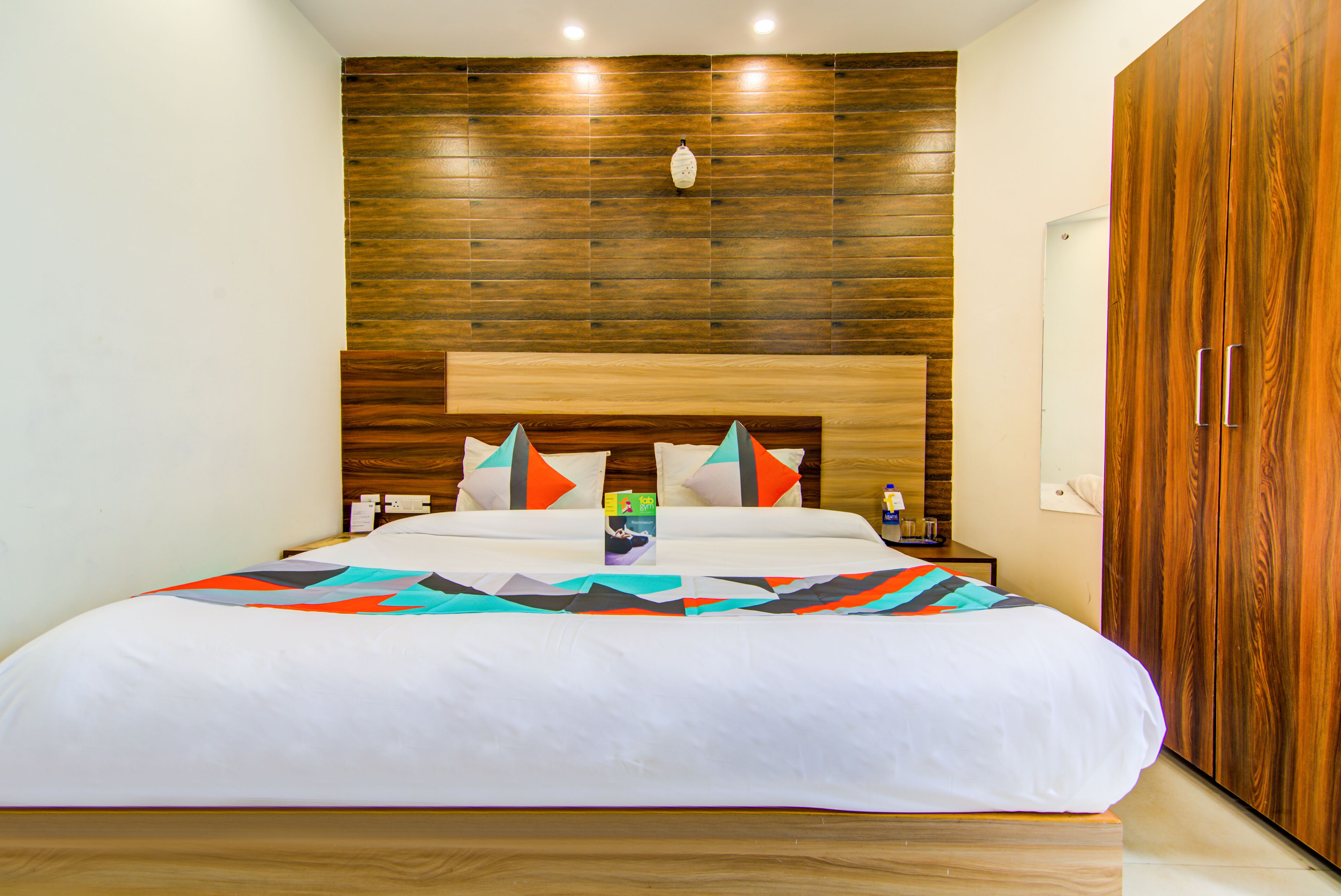 deluxe room | desk, free wifi