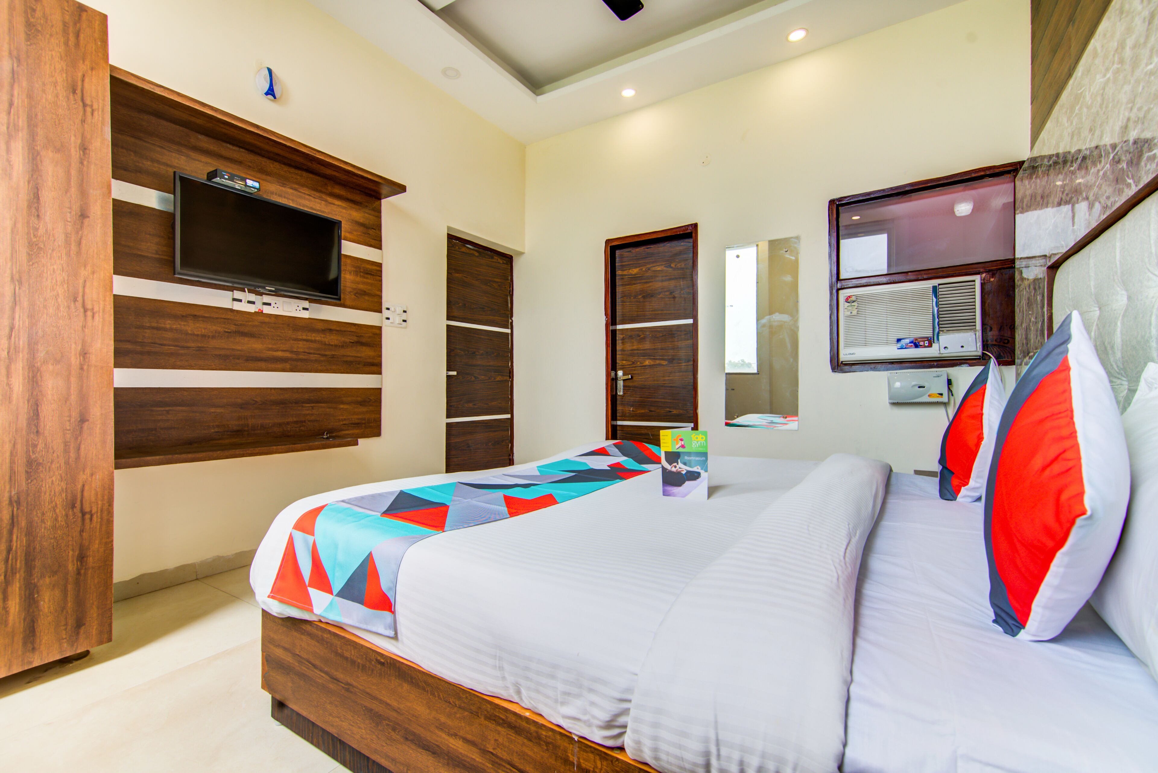 deluxe room | desk, free wifi