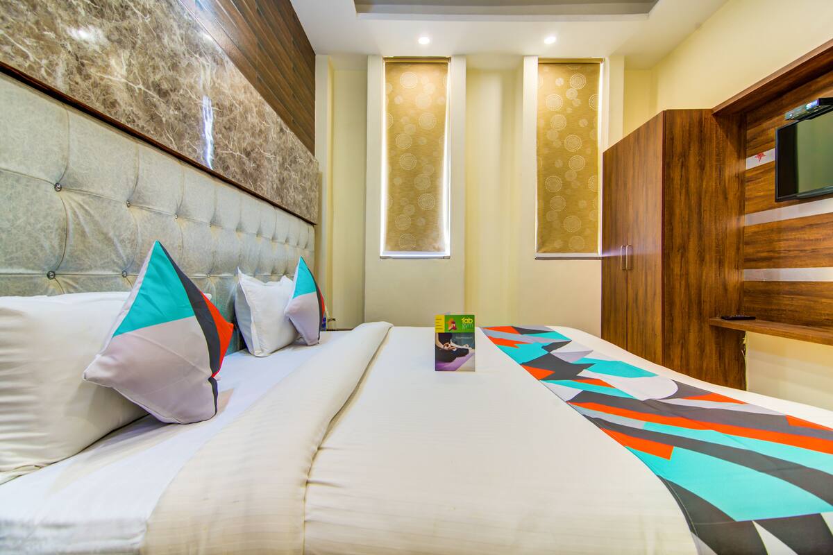 deluxe room | desk, free wifi