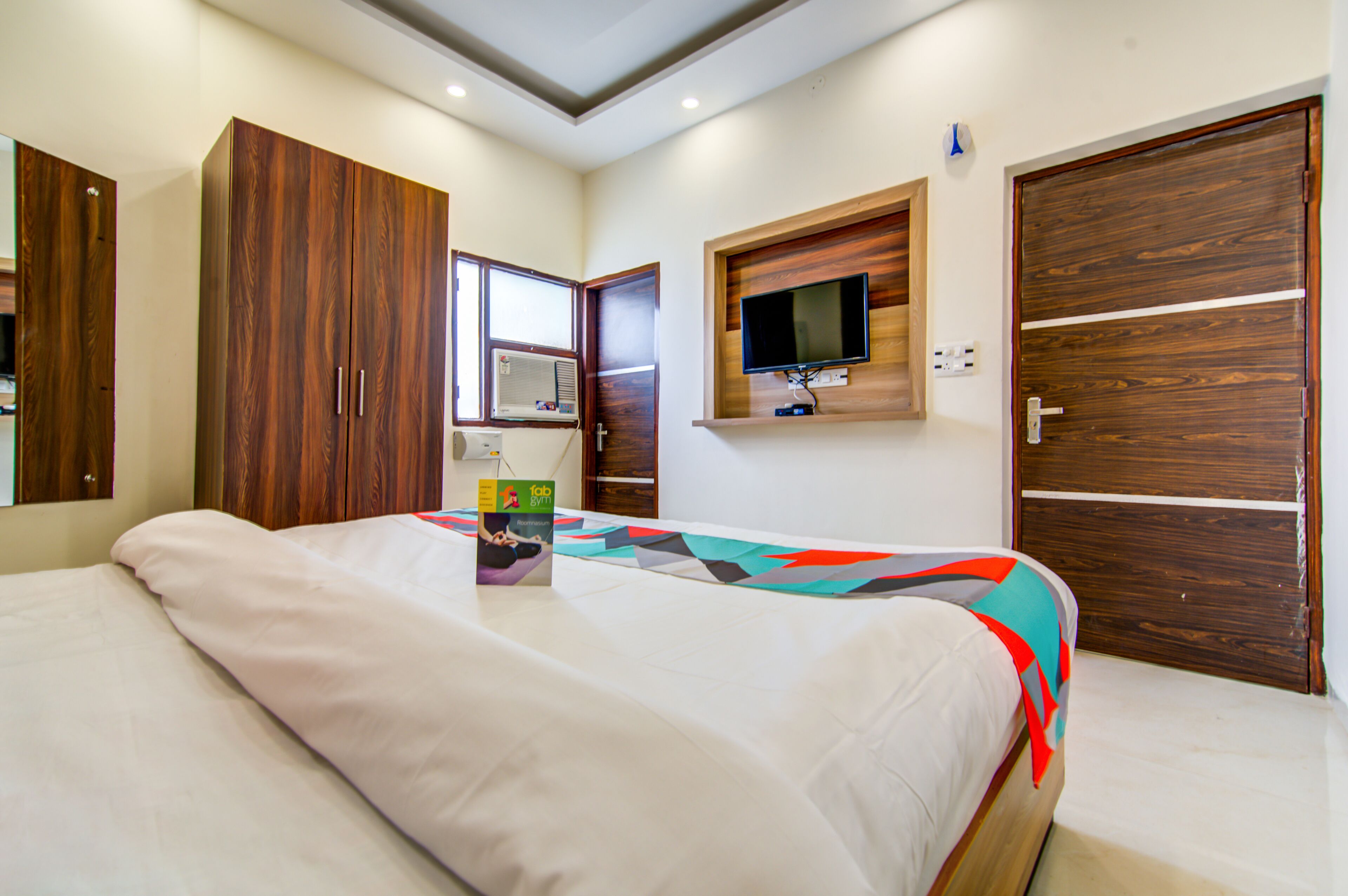 deluxe room | desk, free wifi