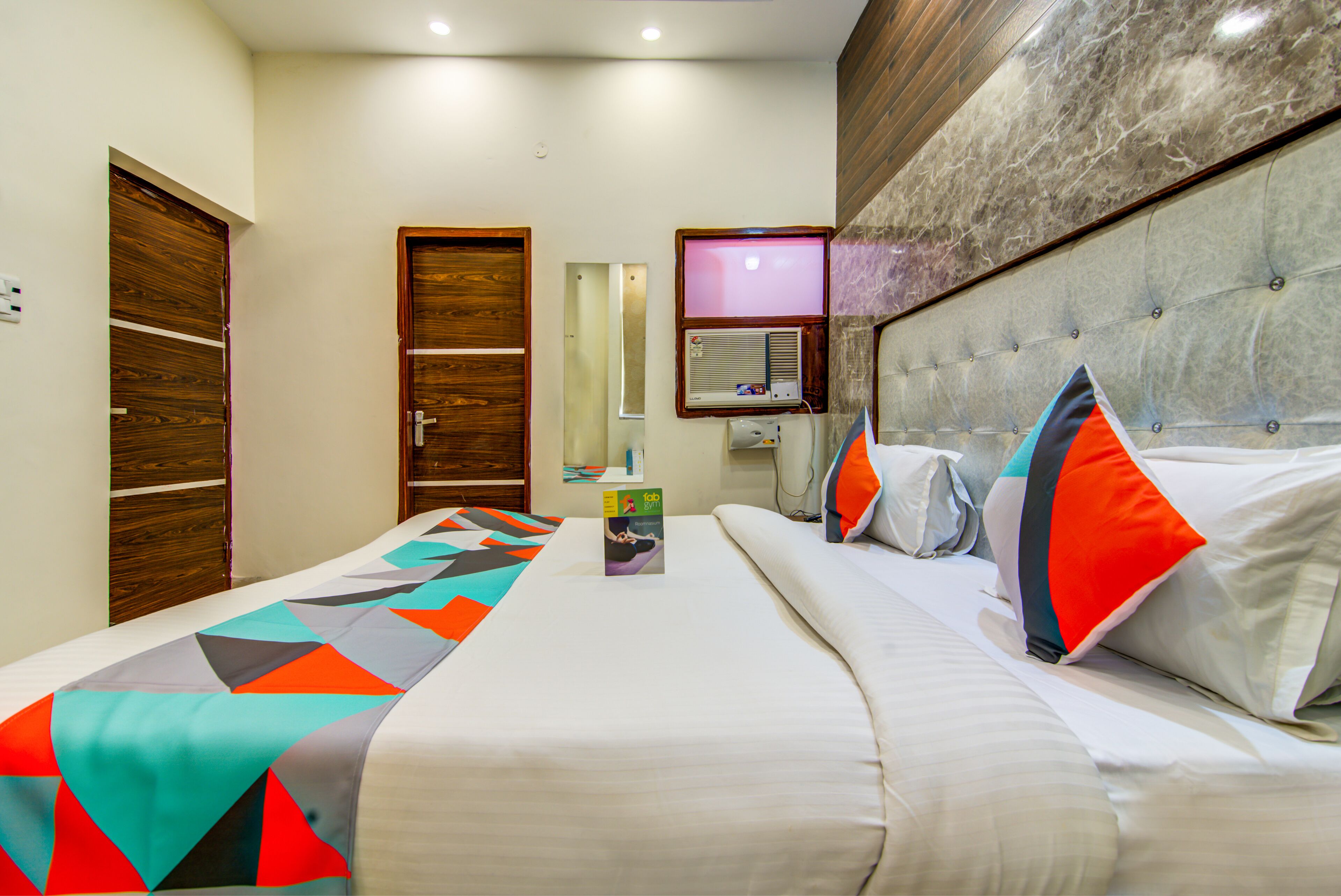 deluxe room | desk, free wifi