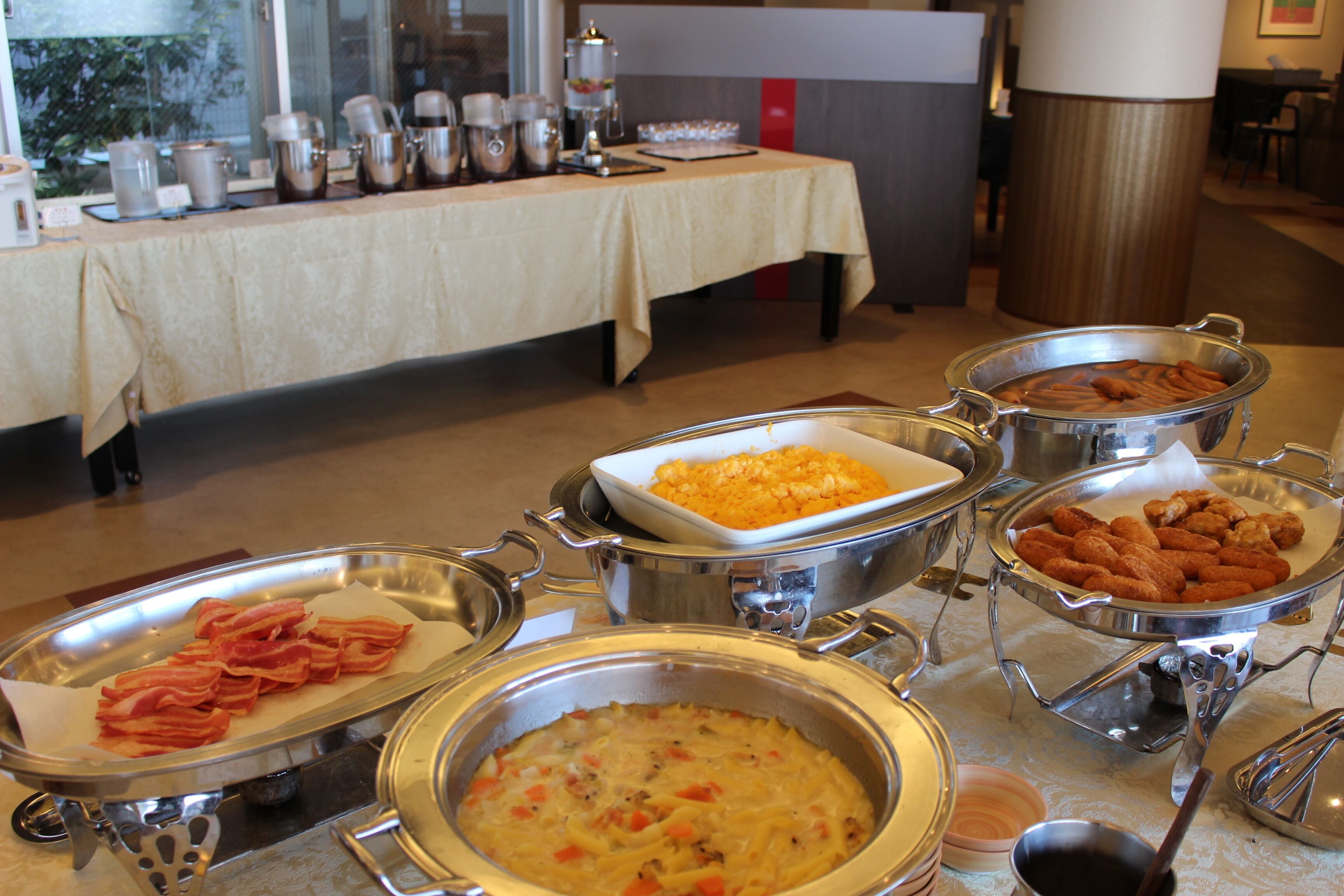 daily buffet breakfast (jpy 2200 per person)