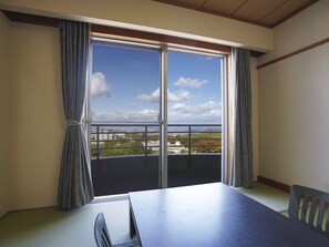 A room with a large window, a table, and a chair. - The Grand Resort Princess Arima (Kobe)