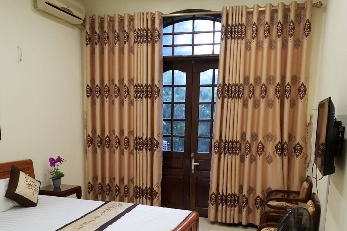 Meja, langsir/tirai gelap terus, seterika/papan seterika, Wi-fi percuma 