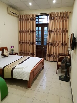 Desk, blackout drapes, iron/ironing board, free WiFi