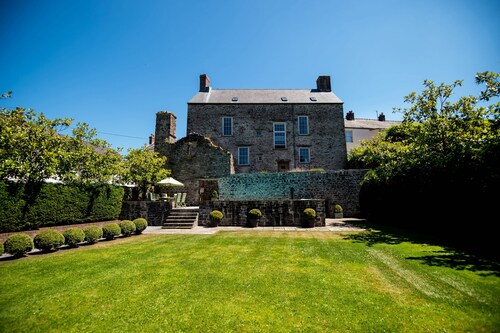 Grand Georgian House with Outdoor Heated Pool Centrally Located in Laugharne