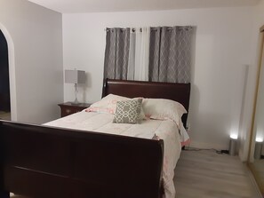 2 bedrooms, in-room safe, iron/ironing board, free WiFi