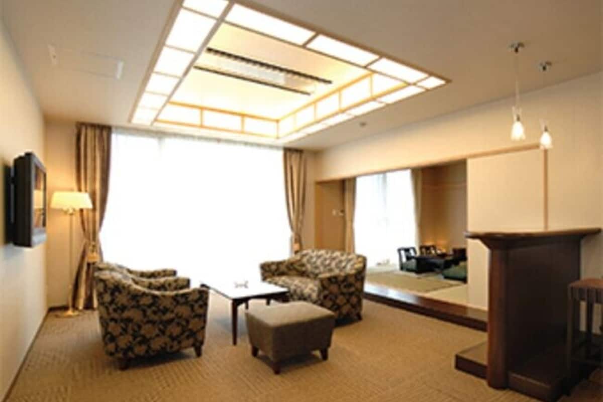 suite, non smoking | in-room safe, free wifi, bed sheets