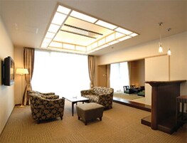 套房, 无烟房 | 客房内保险箱、免费 WiFi、床单