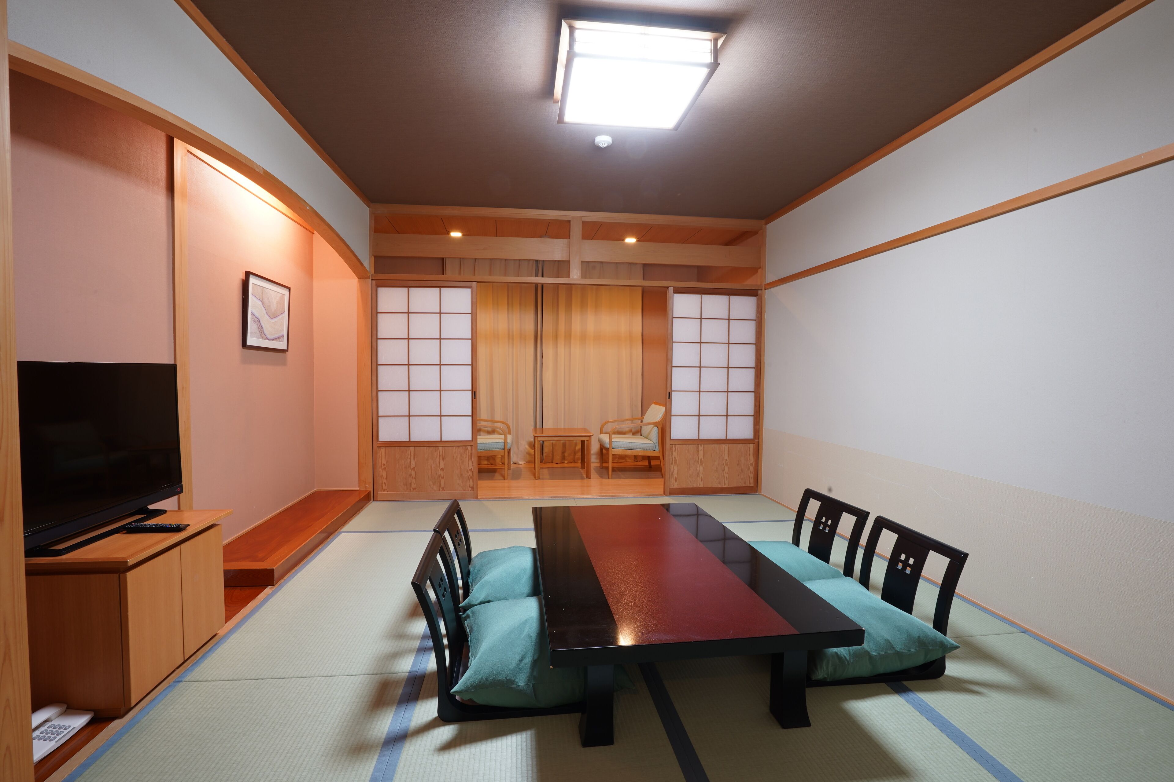 in-room safe, free wifi, bed sheets