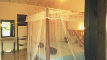 Escritorio y espacio para trabajar con laptop