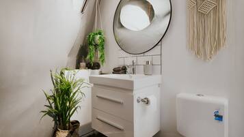 Luxury Tent, 1 Bedroom | Bathroom sink