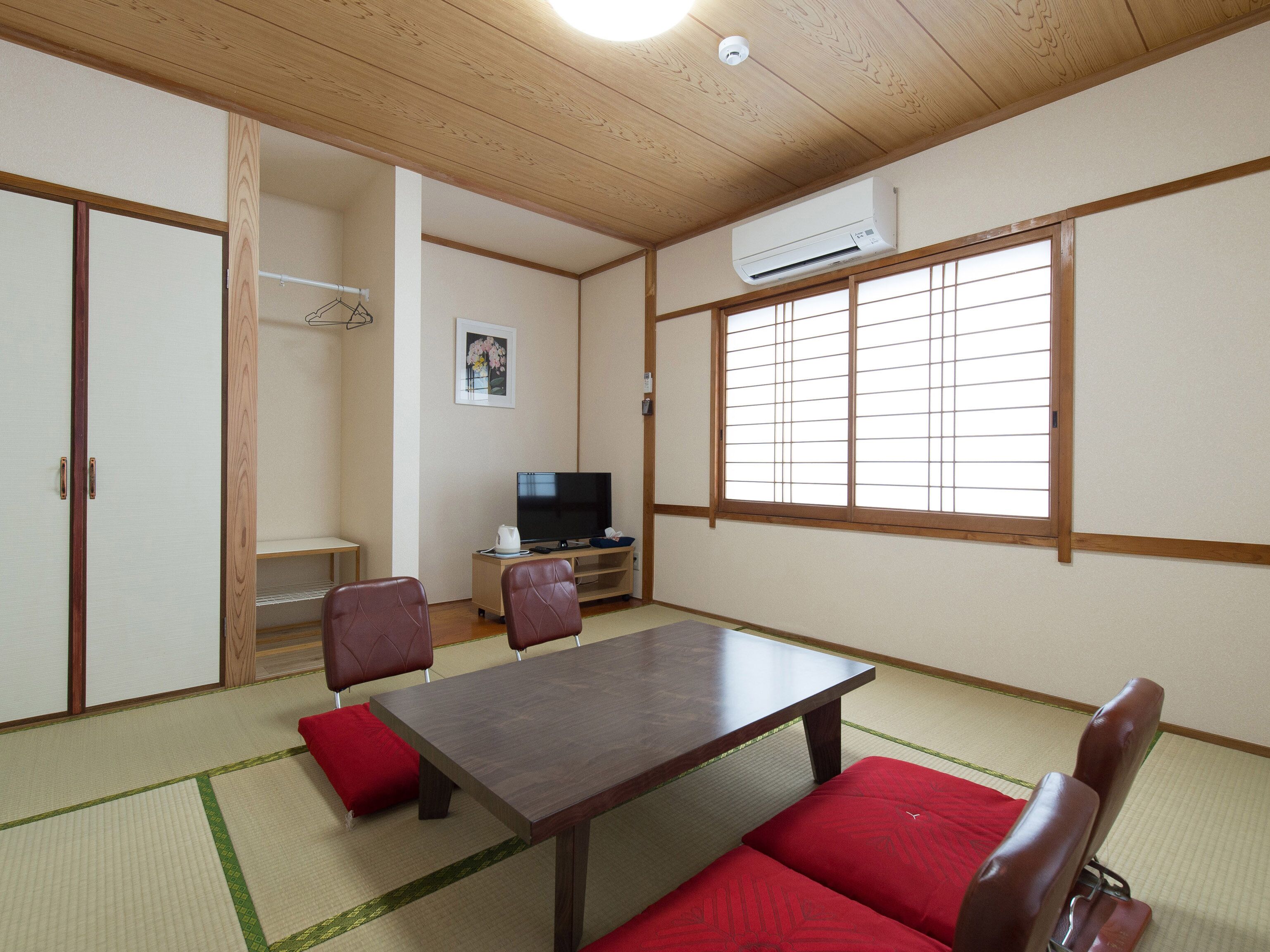 Japanese Room with Shared Washroom - Quadruple (Non-Smoking) | Free WiFi