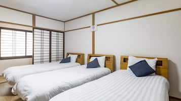 Triple Room, Non Smoking, Shared Bathroom | Free WiFi
