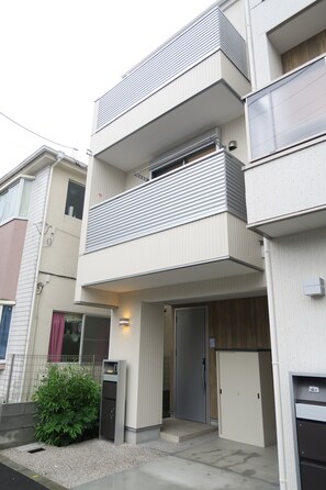 Exterior - Etranger Kaname Cho (Tokyo)