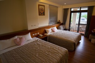 四人房 | 办公桌、免费 WiFi、床单