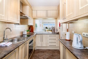 Réfrigérateur, micro-ondes, four, lave-vaisselle