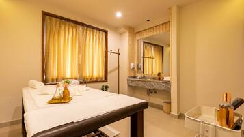 Couples treatment rooms, sauna, steam room, body treatments
