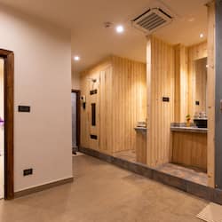 Couples treatment room(s), sauna, steam room, body treatments