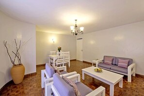 TV - Salonika villas 1 bedroom (Kileleshwa)