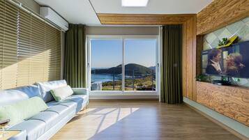 Familiehus (Noeul, Caters to Family Only) | Oppholdsområde | LCD-TV