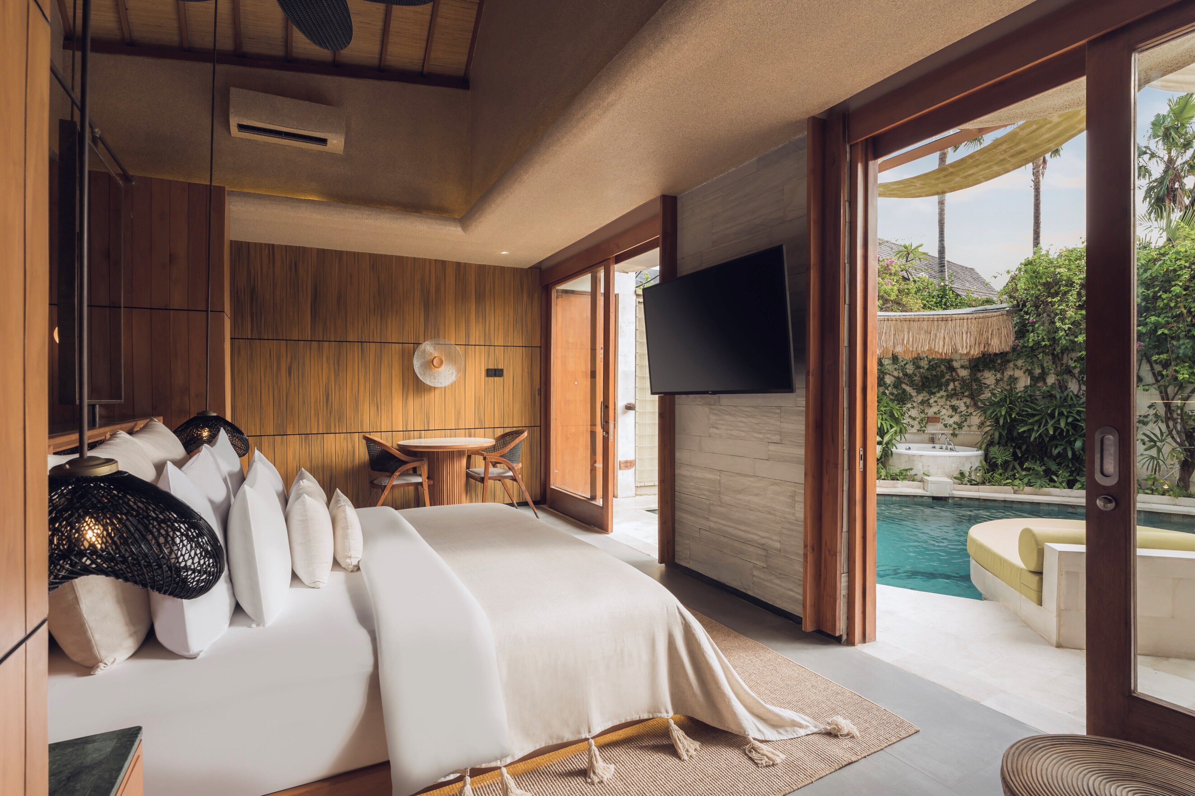Grand Royal Smart 1 Bedroom Villa with Private Pool & Jacuzzi | 1 slaapkamer, een minibar, een kluis op de kamer