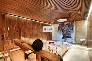 Suite Room | 1 bedroom, minibar, in-room safe, blackout curtains - Sini Vie Resort & Spa Seminyak by Ini Vie Hospitality (Seminyak)