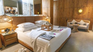 Grand Smart 1 Bedroom Villa with Private Pool & Hot Tub | 1 間睡房、迷你吧、房內夾萬、遮光窗簾/窗簾