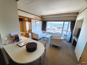 Een kluis op de kamer, een bureau, een laptopwerkplek, gratis wifi