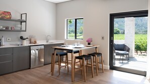 Grand Suite (2) | Private kitchen | Espresso maker, coffee/tea maker, mini-fridge, electric kettle - Lynx Wine Estate (Franschhoek)