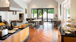 Free daily English breakfast - Lynx Wine Estate (Franschhoek)