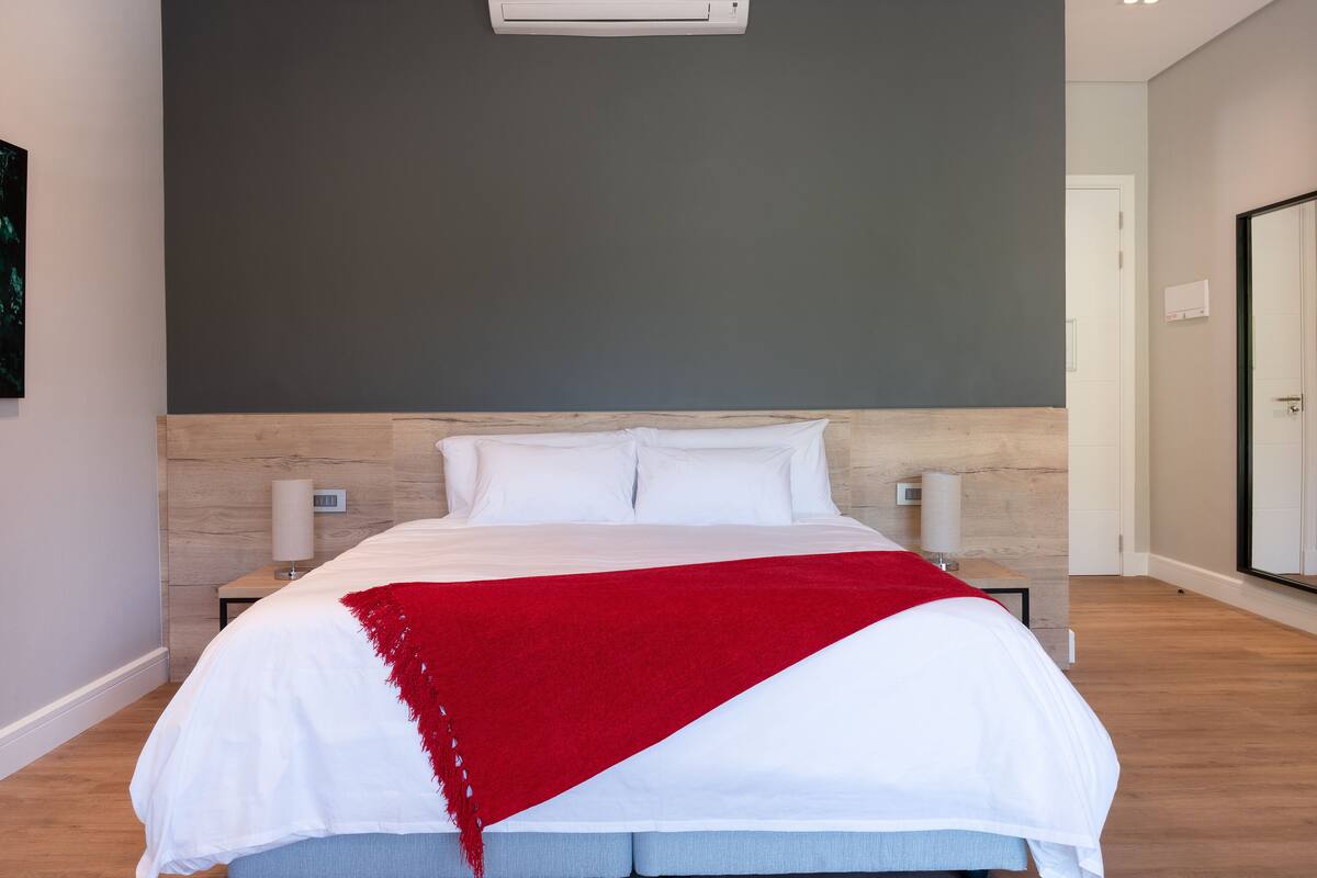 Junior Suite | Hypo-allergenic bedding, free minibar, in-room safe, laptop workspace