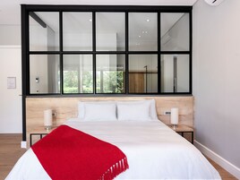 套房 (Lynx) | 防过敏的被褥、迷你吧（备有免费物品）、客房内保险箱、特色装修