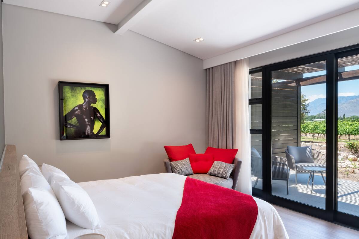 Superior Double Room | Hypo-allergenic bedding, free minibar, in-room safe, laptop workspace