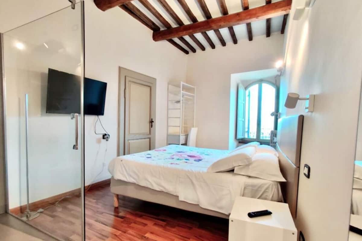 Classic Triple Room | Desk, laptop workspace, blackout drapes, free WiFi