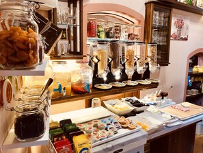 Breakfast meal - Mavitur Rooms (Assisi)