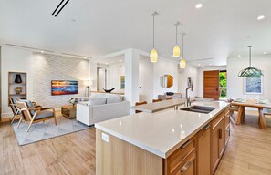 TV, fireplace, stereo