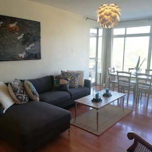 32-Zoll-LCD-Fernseher mit Satellitenempfang, Fernseher